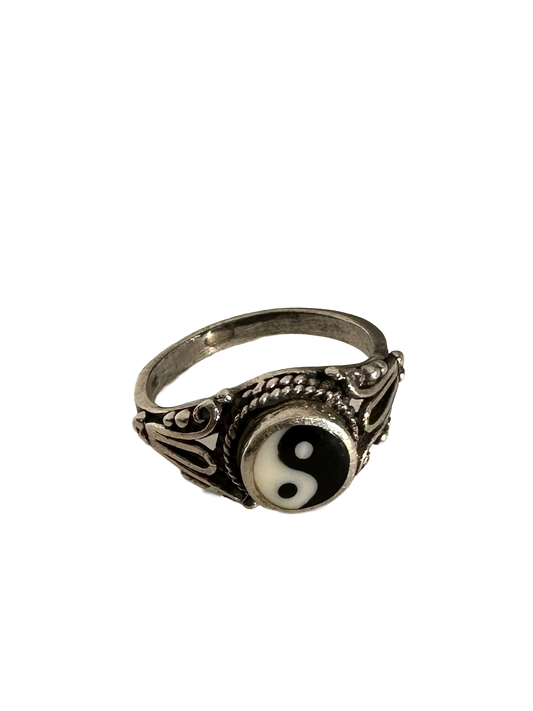 Sterling Silver Yin and Yang Ring (Size 3 1/2)